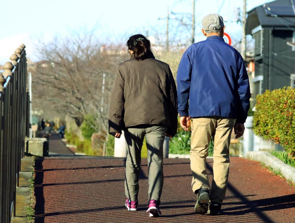 【社会】選択的夫婦別姓の導入に「高齢の親世代」も懸念　「孫の幸せ」「先祖代々の土地やお墓」「お葬式や法事」「介護」などを心配